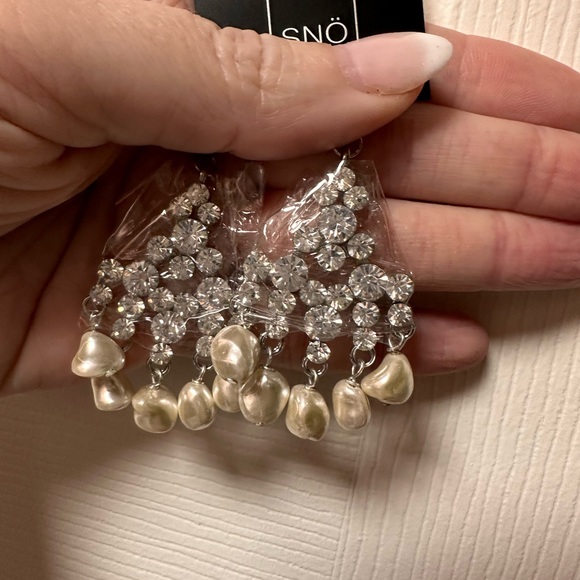 Snö of Sweden pearl cubic glam earrings nwt white pearls hypo allergenic - Picture 5 of 5